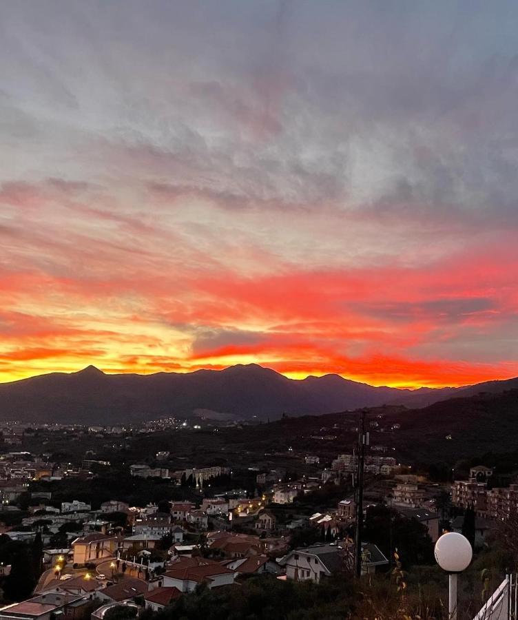 Sotto Le Stelle ...Il Mare Hotel Pietra Ligure Ngoại thất bức ảnh